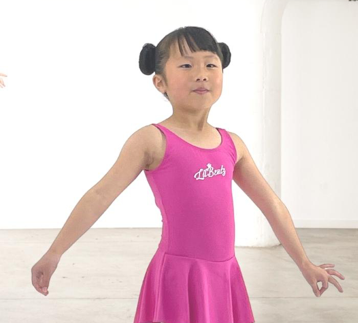 Girl in Lil Beatz Ballet Class in Pink